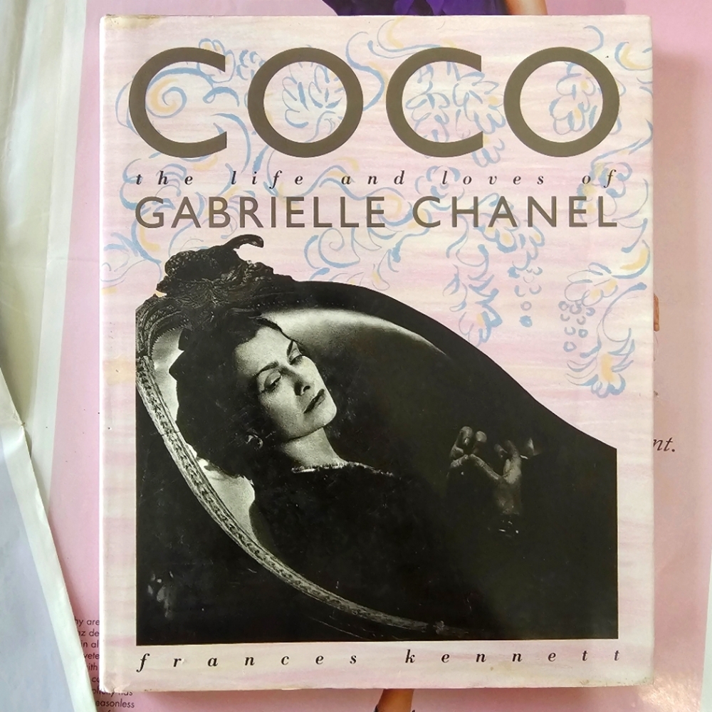 COCO: THE LIFE AND LOVES OF GABRIELLE CHANEL. (Hard Cover)